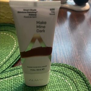 Almay Smart Shade Makeup - Make Mine Dark brand new